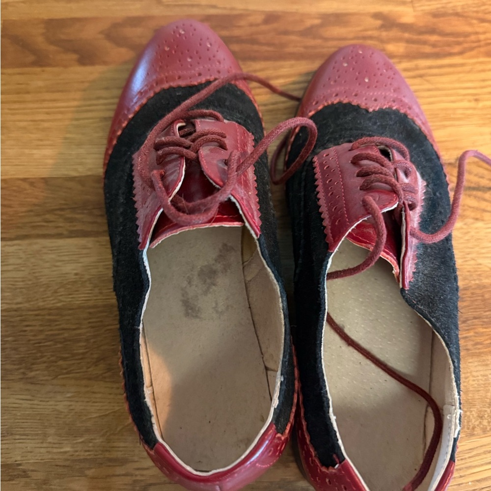 Vero Cuoio Red and Black Women's Flats